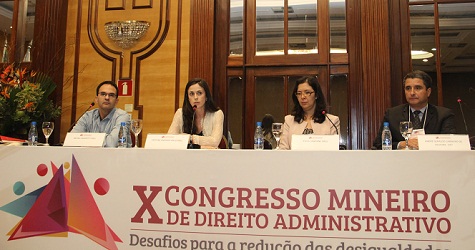 Mesa de debatedores (Foto: Su Bernardes)